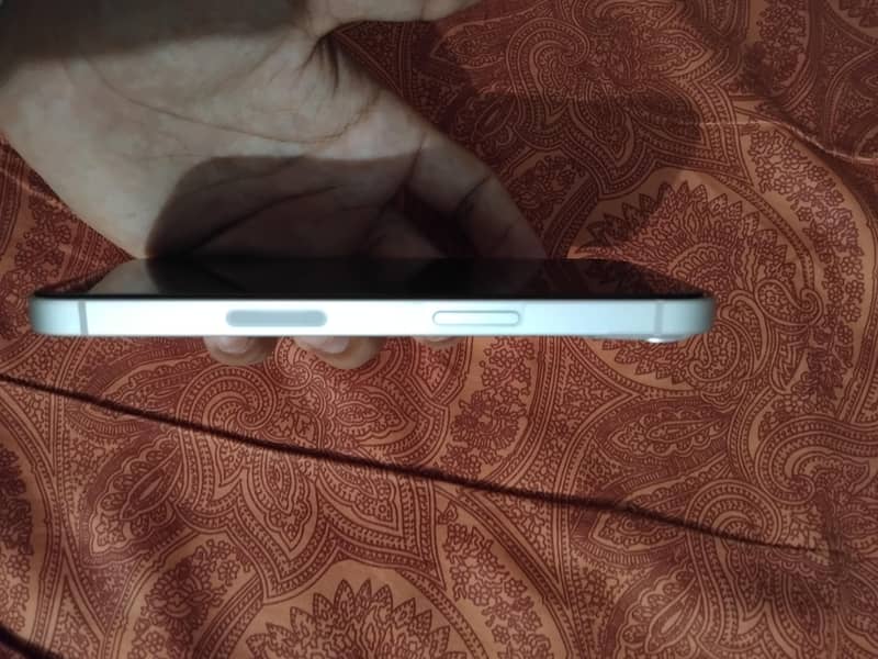 Apple iPhone 13 2