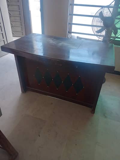 table for sale Rs 8000