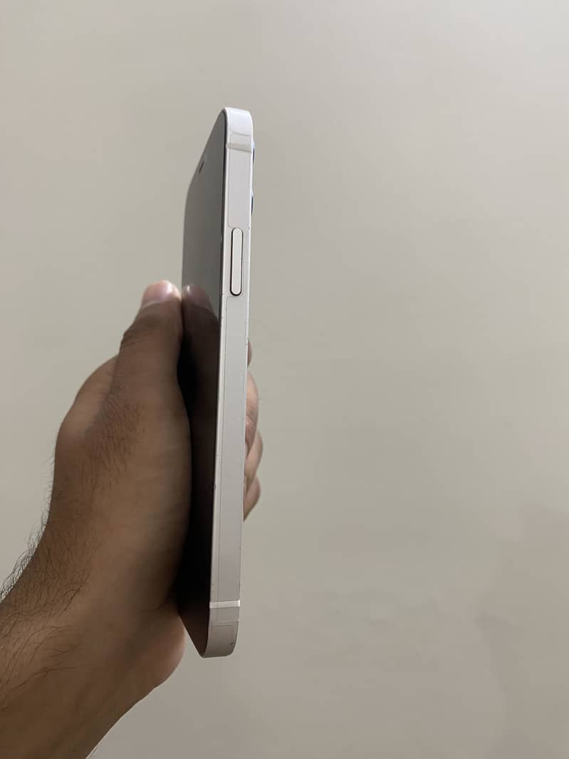 Apple iPhone 12 3