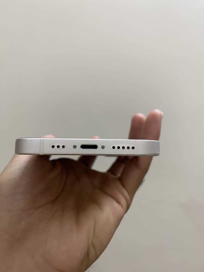 Apple iPhone 12 4
