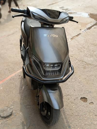 Revoo C32 young evee scooty