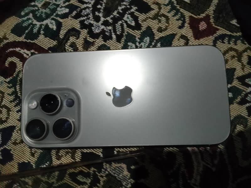 Apple iPhone 16 Pro 0