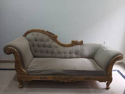 Royal Carved Dewan Sofa / Chaise Lounge – Deco Paint & Tufted Design
