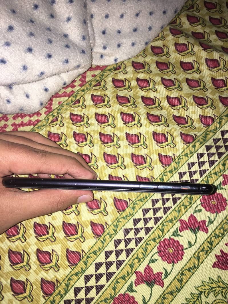 Apple iPhone 7 Plus 6