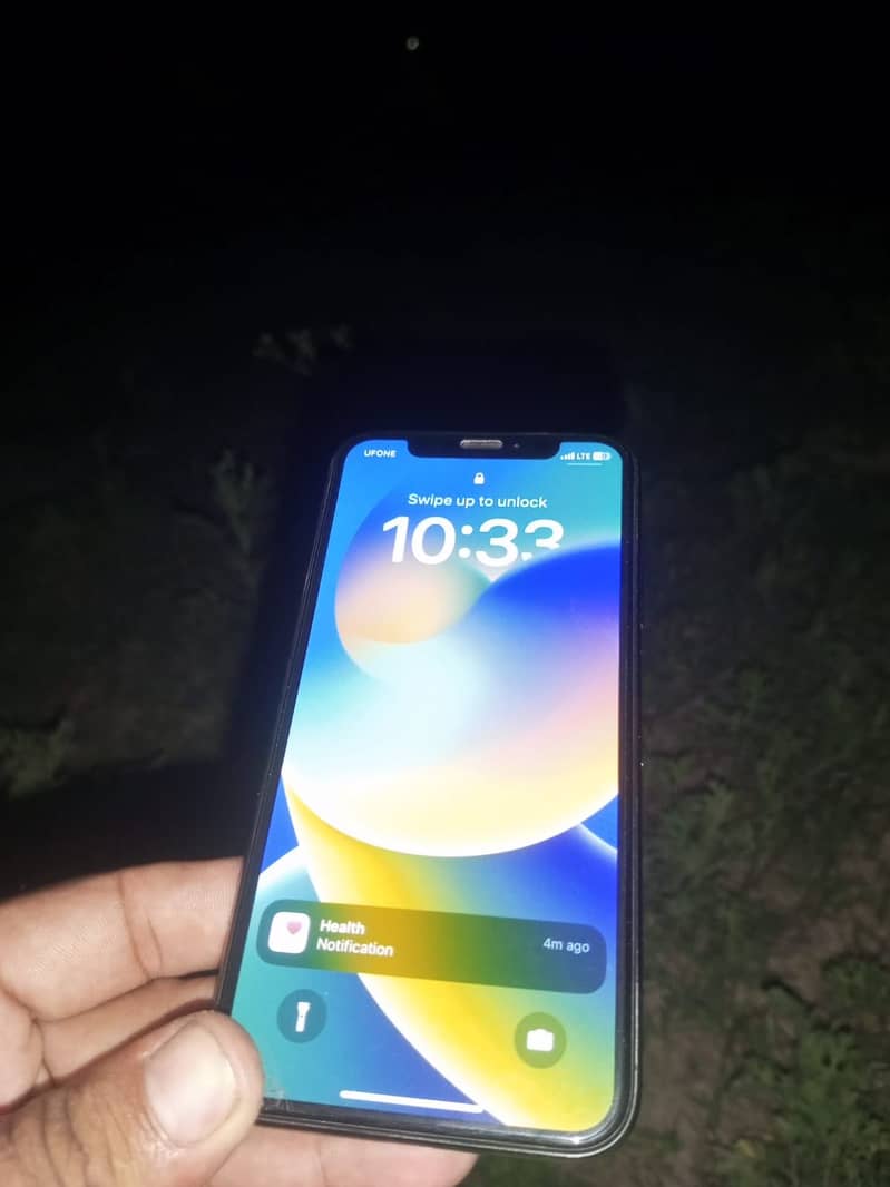 Apple iPhone X 4
