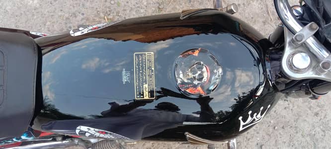 125 fuel tank with side cover and glas