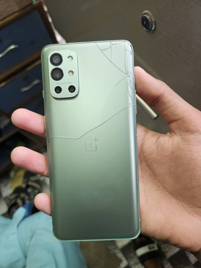 One Plus 9R 1
