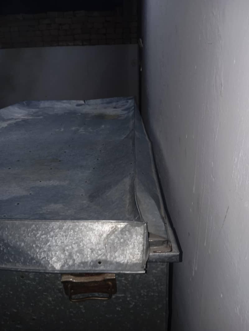 storage trunk 4