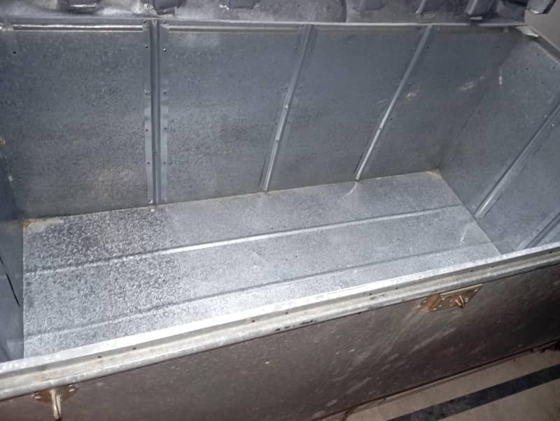 storage trunk 6