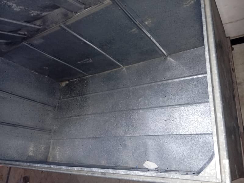 storage trunk 7
