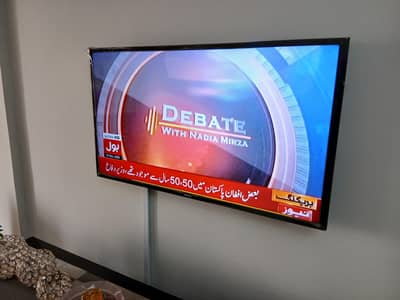 *Samsung 40" Full HD LED TV - Excellent Condition with Box