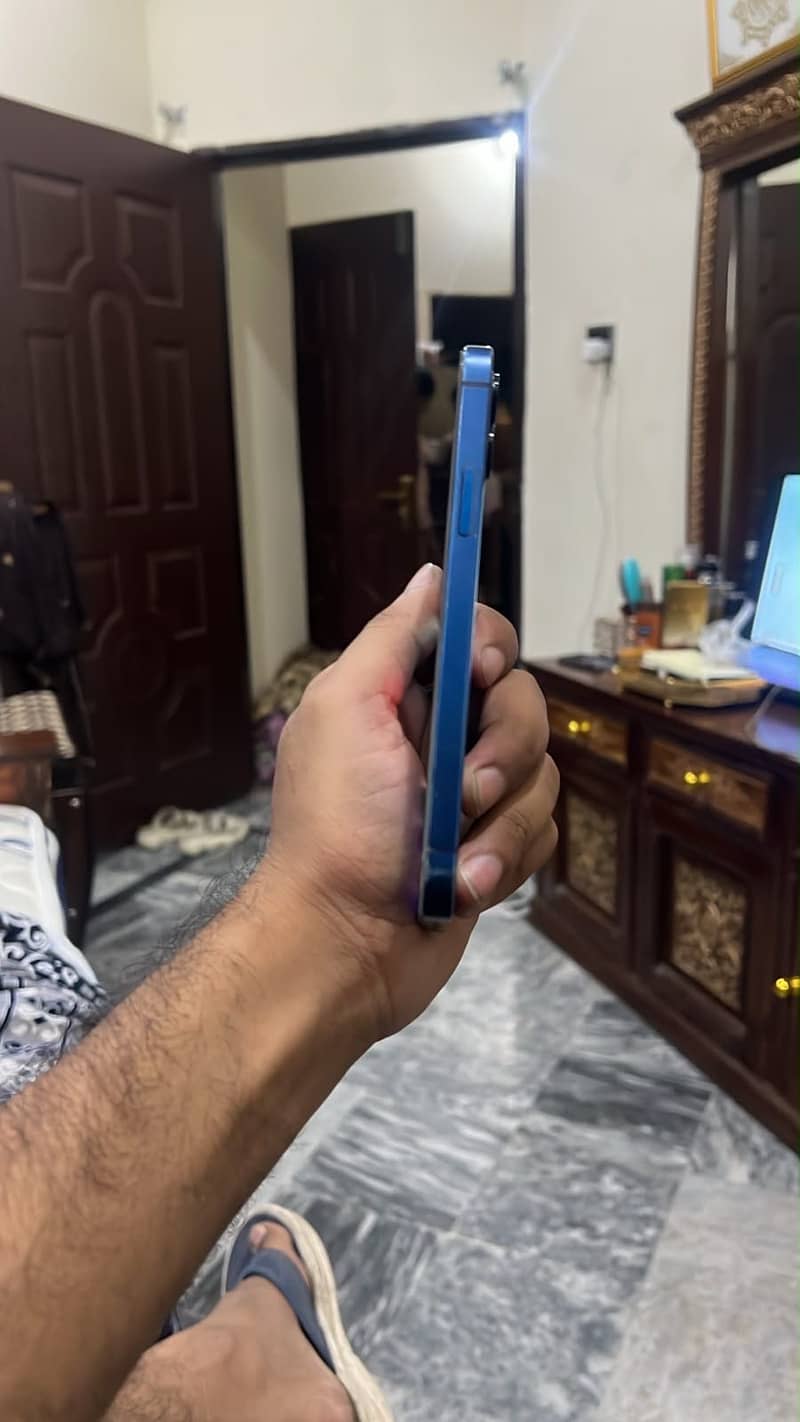 Apple iPhone 12 3
