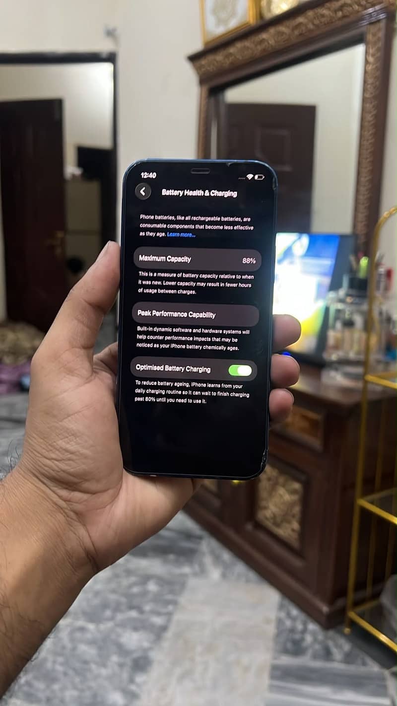 Apple iPhone 12 4
