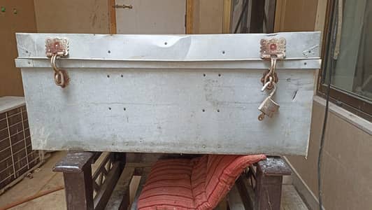 Iron trunck box