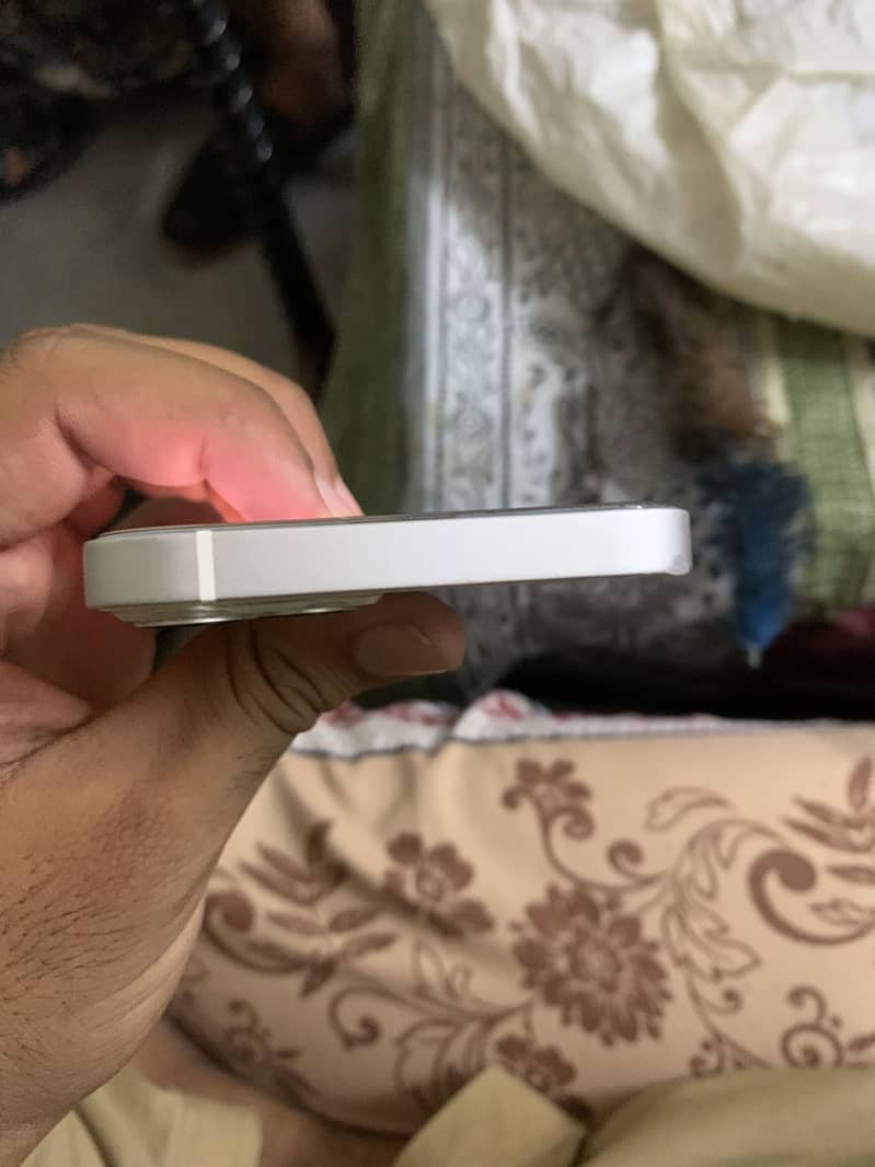 Apple iPhone 13 2