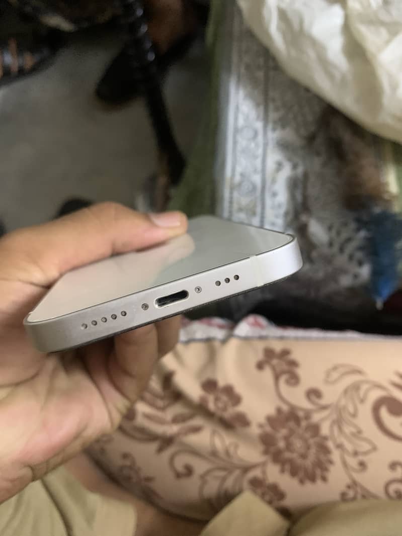 Apple iPhone 13 4