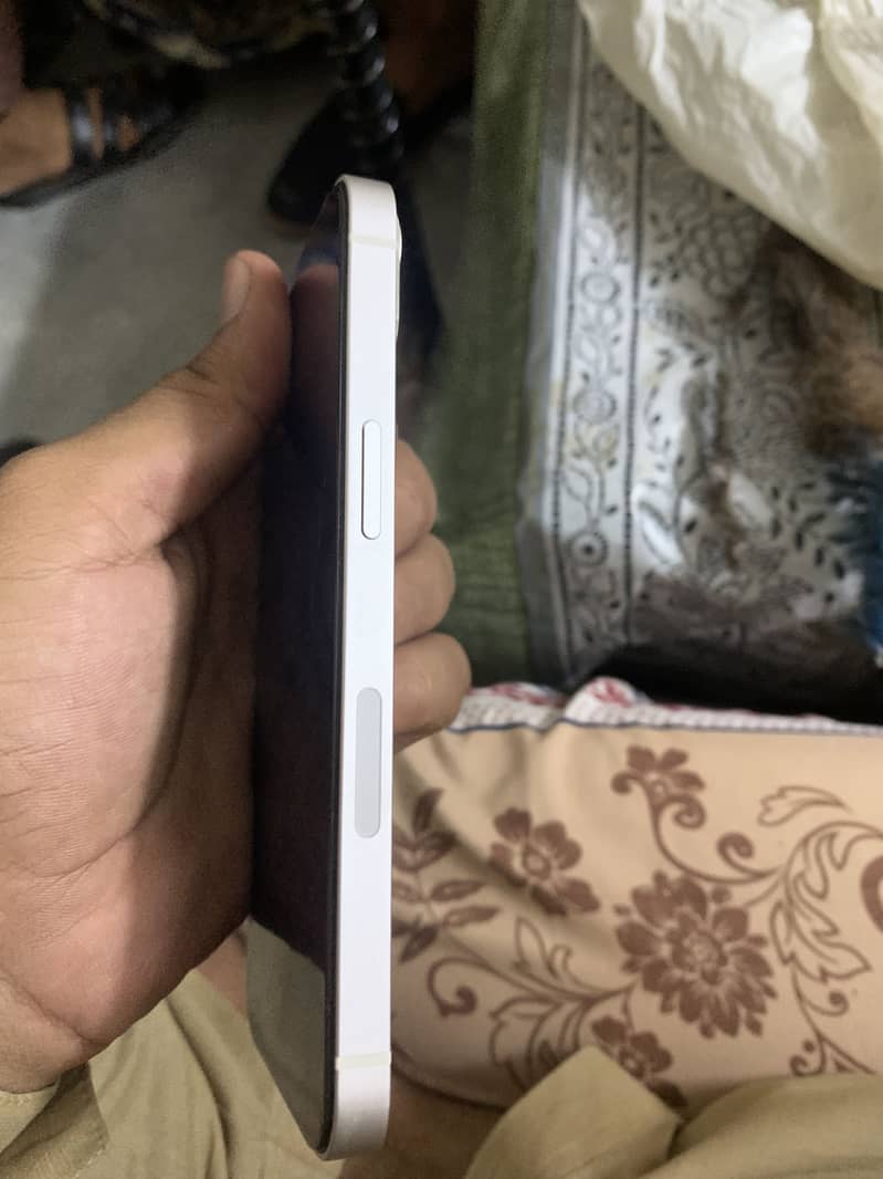 Apple iPhone 13 5