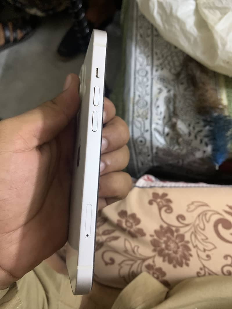 Apple iPhone 13 6