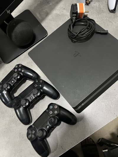 PS4 slim in 10/10 condition - Never opened and home used