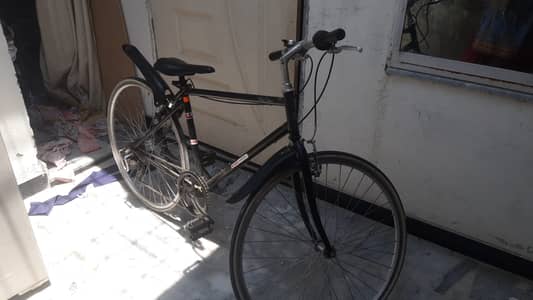 Hybrid Bicycle – Lightweight | Excellent Condition | Smooth Ride