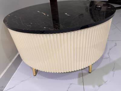Center table in good condition