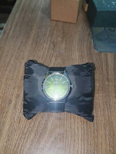Green dial men's watch for fashion , Universal point