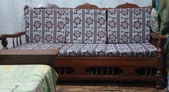 used royal design wooden sofa good condition Lahore