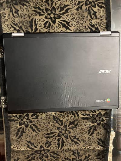 Chrome book R11 11.6 inch screen 360 degree. 4 gb ram