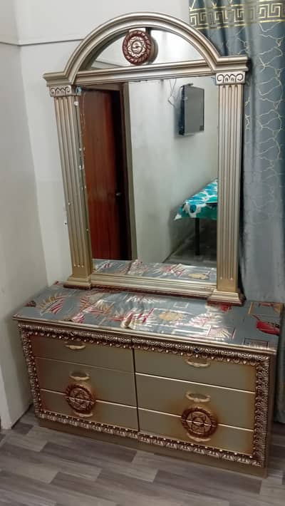Dico paint Dressing table urgent sale. .