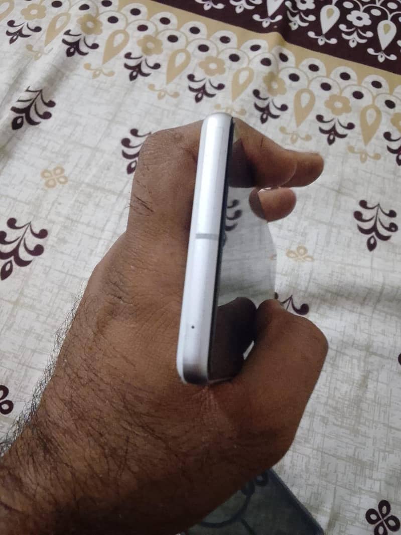 Google Pixel 7 4