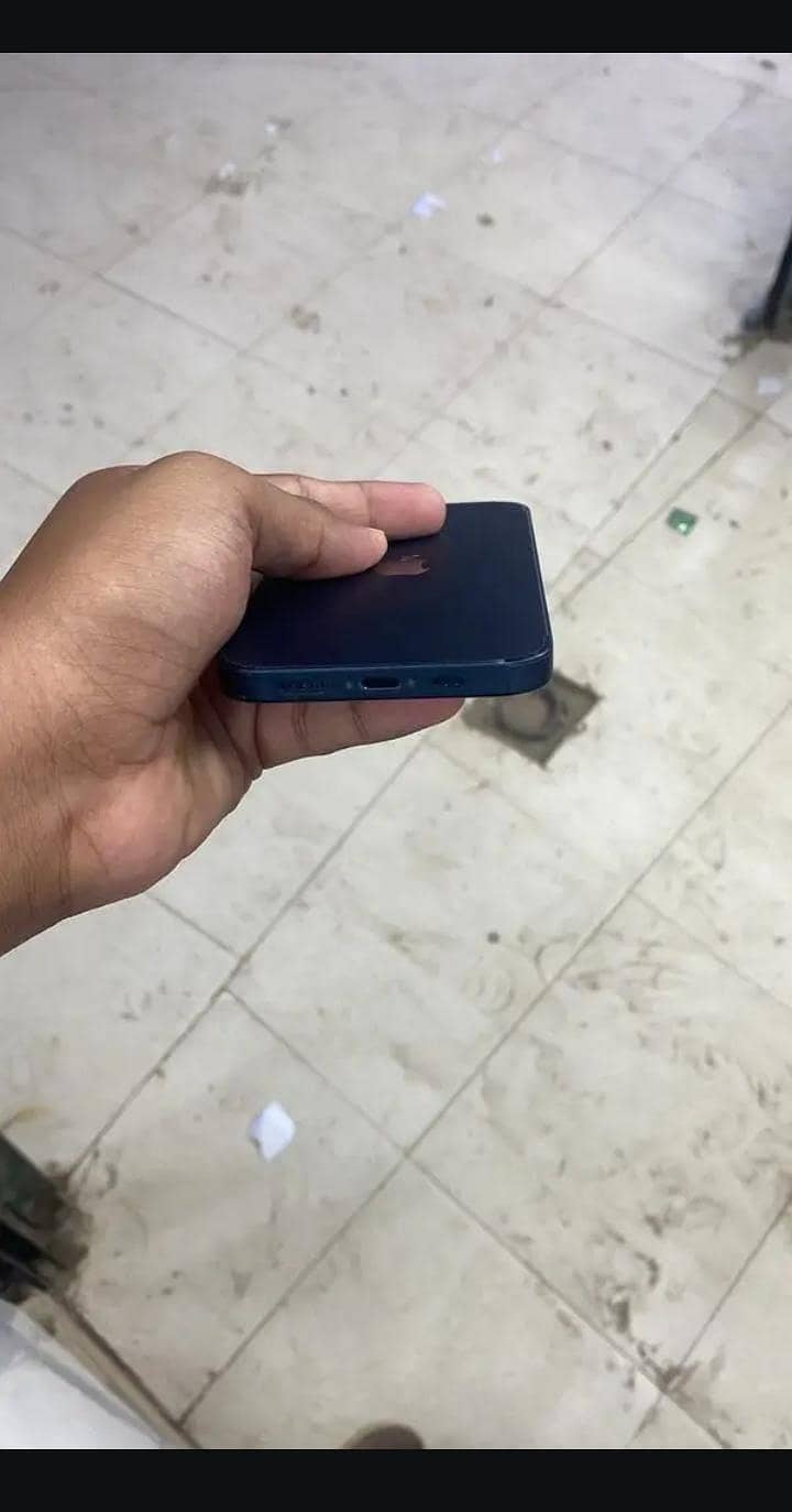 Apple iPhone 13 4