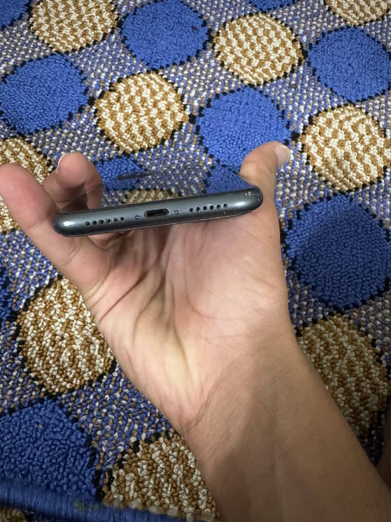 iPhone 11 3
