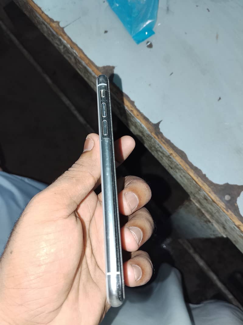 Apple iPhone X 3