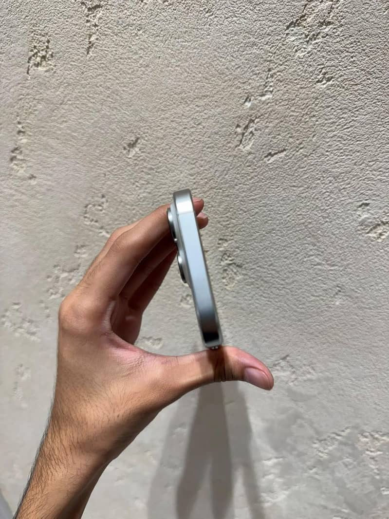 Apple iPhone 16 Pro 2