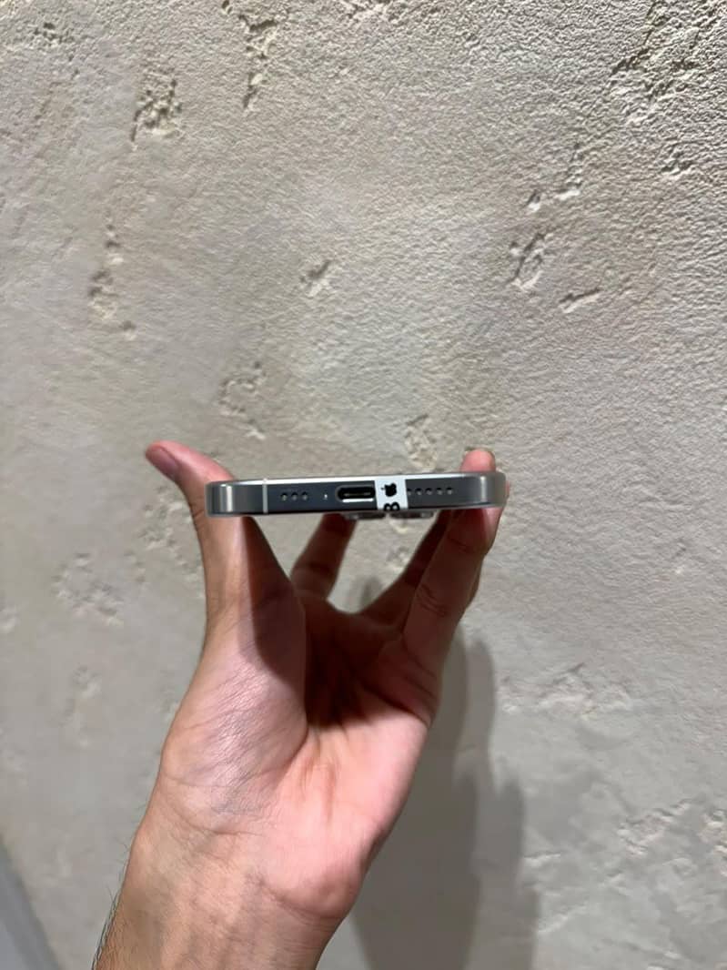 Apple iPhone 16 Pro 4