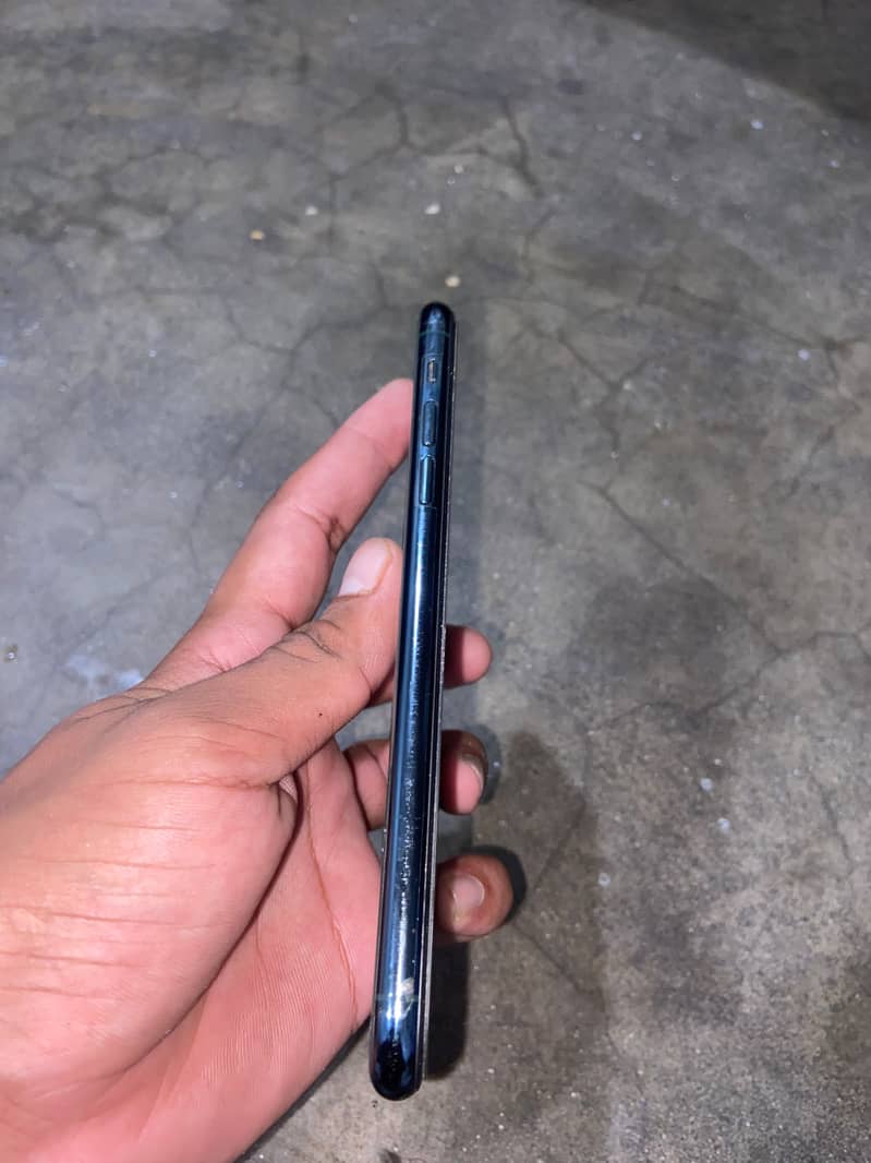 Apple iPhone 11 Pro Max 7