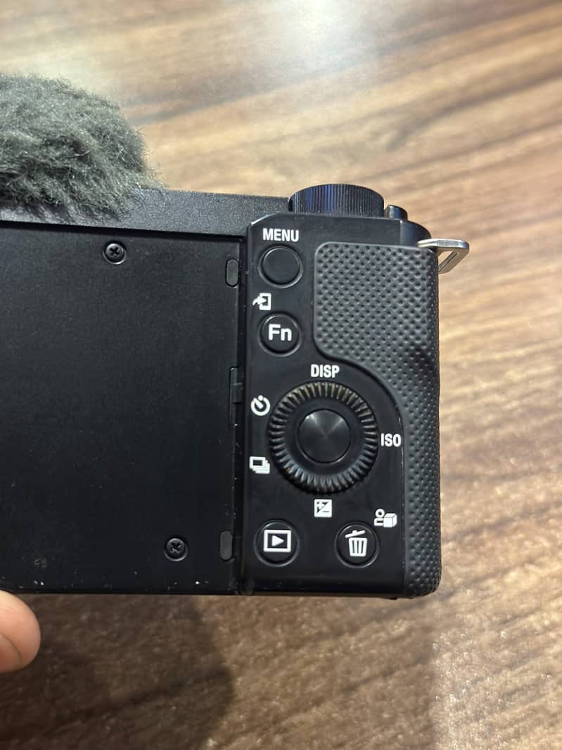 Sony less camera 4