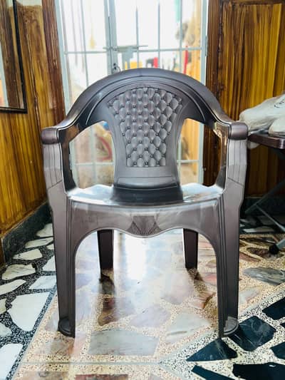 6-set chairs in excellent condition