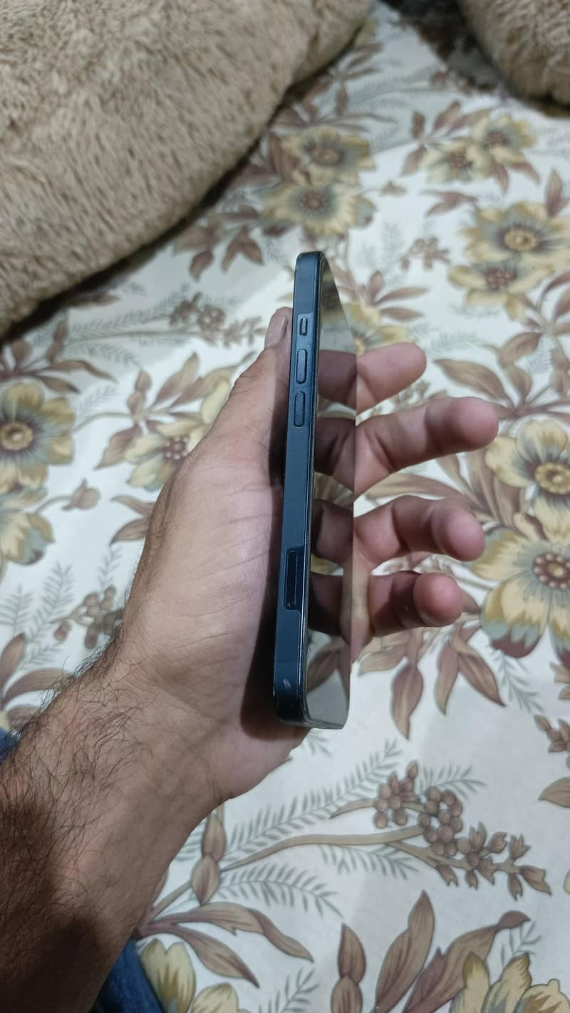 Apple iPhone 13 4