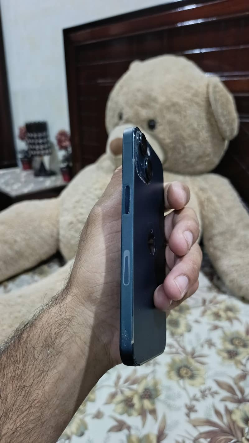 Apple iPhone 13 5