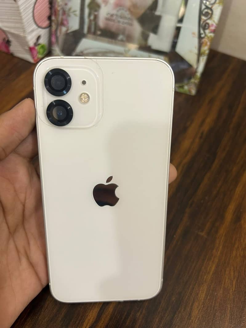 Apple iPhone 12 4