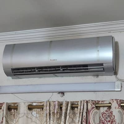 Gree 1.5 ton , cool & heat