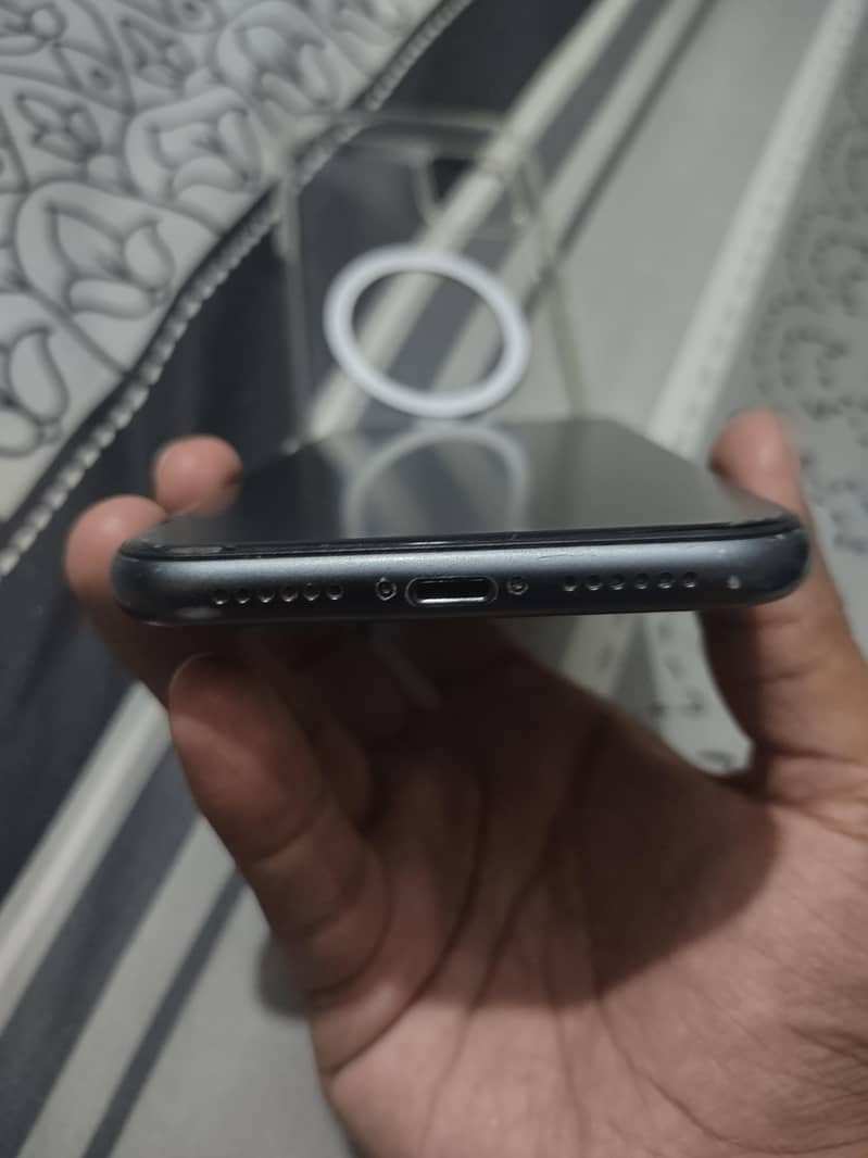 Apple iPhone 11 3