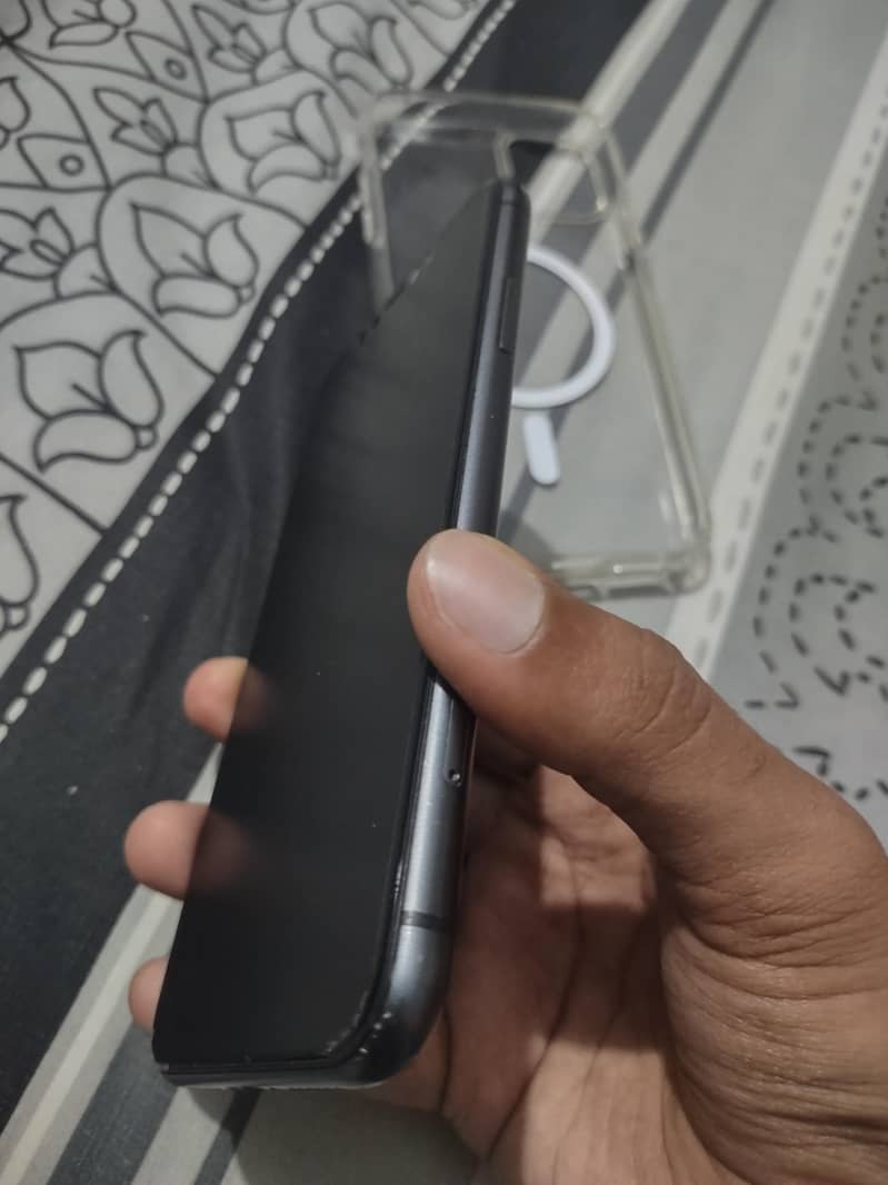 Apple iPhone 11 4