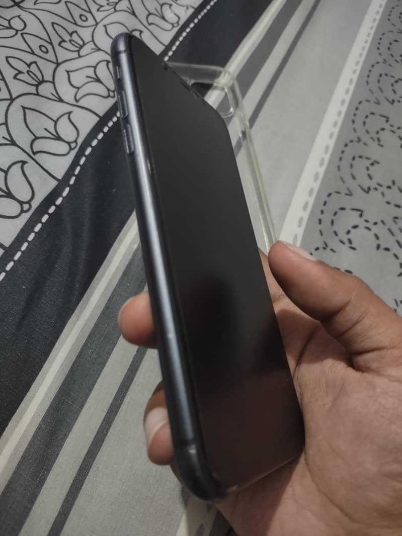 Apple iPhone 11 6