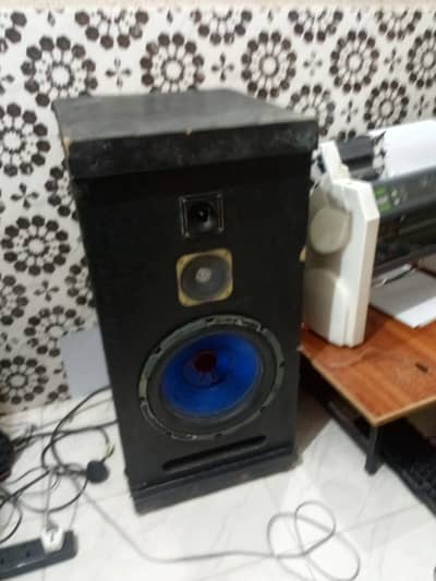 12 inch ka woofer hai dabbe ke sath