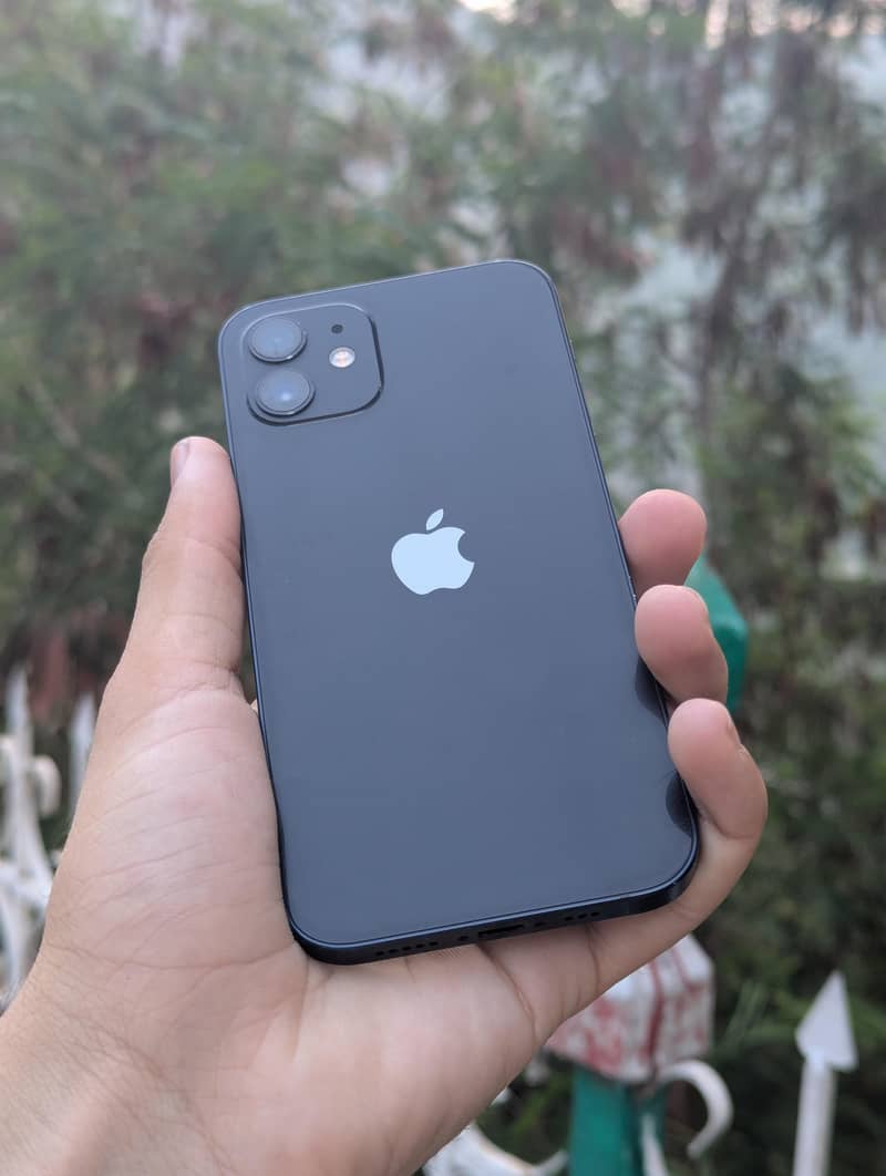 Apple iPhone 12 4