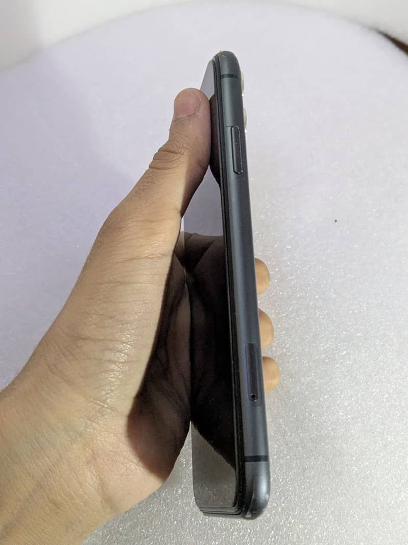 Apple iPhone 11 3