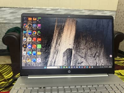 Hp 15s Ryzen 3, 8 gb ram,ssd lightly used excellent
