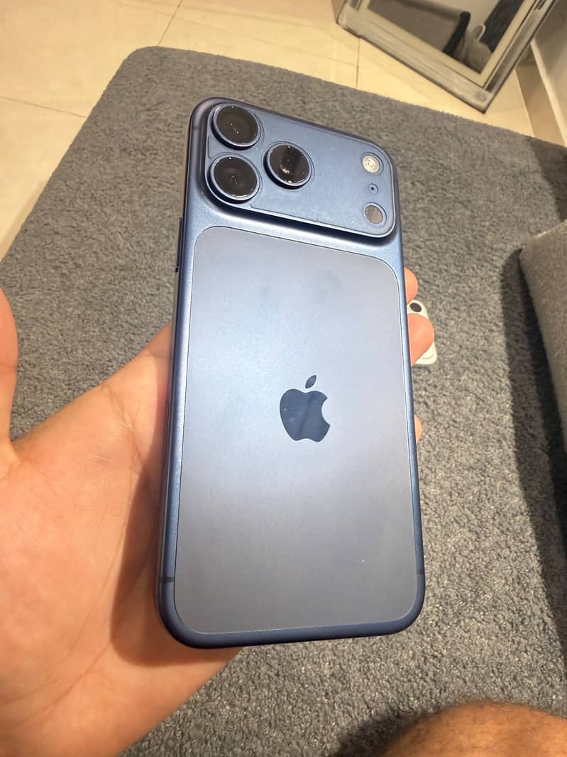 Apple iPhone 17 Pro Max 0